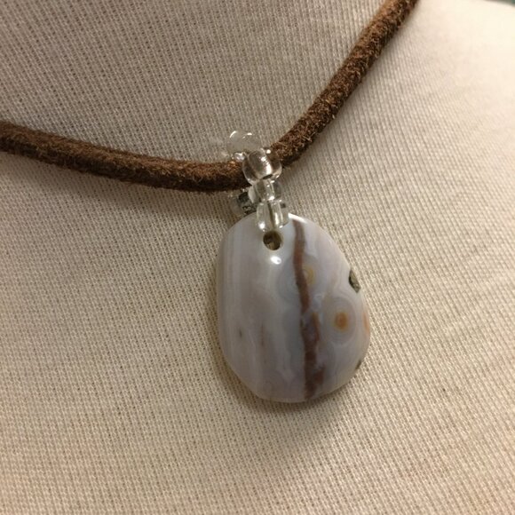 Y2K White Onyx Stone + Leather Golbincore Necklace - Picture 3 of 8